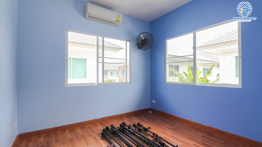 *****บ้านแฝดมือสองนนทบุรี ม.เพอร์เฟคพาร์ค บางบัวทอง คุณภาพระดับแบรนด์ Property Perfect เนื้อที่กว้างขวางเกือบ 37 ตร.ว. ฟังก์ชัน 3 ห้องนอน 2 ห้องน้ำ ภายในแต่งสไตลโมเดิร์น ต่อเติมครบครัน หน้าบ้านไม่ชนกับใคร พร้อมเข้าอยู่ได้ทันที! เชื่อมต่อถนนกาญจนาภิเษก ถนนบางกรวย-กรุงเทพฯ ใกล้รถไฟฟ้าสายสีม่วง "สถานีคลองบางไผ่" จองเลย